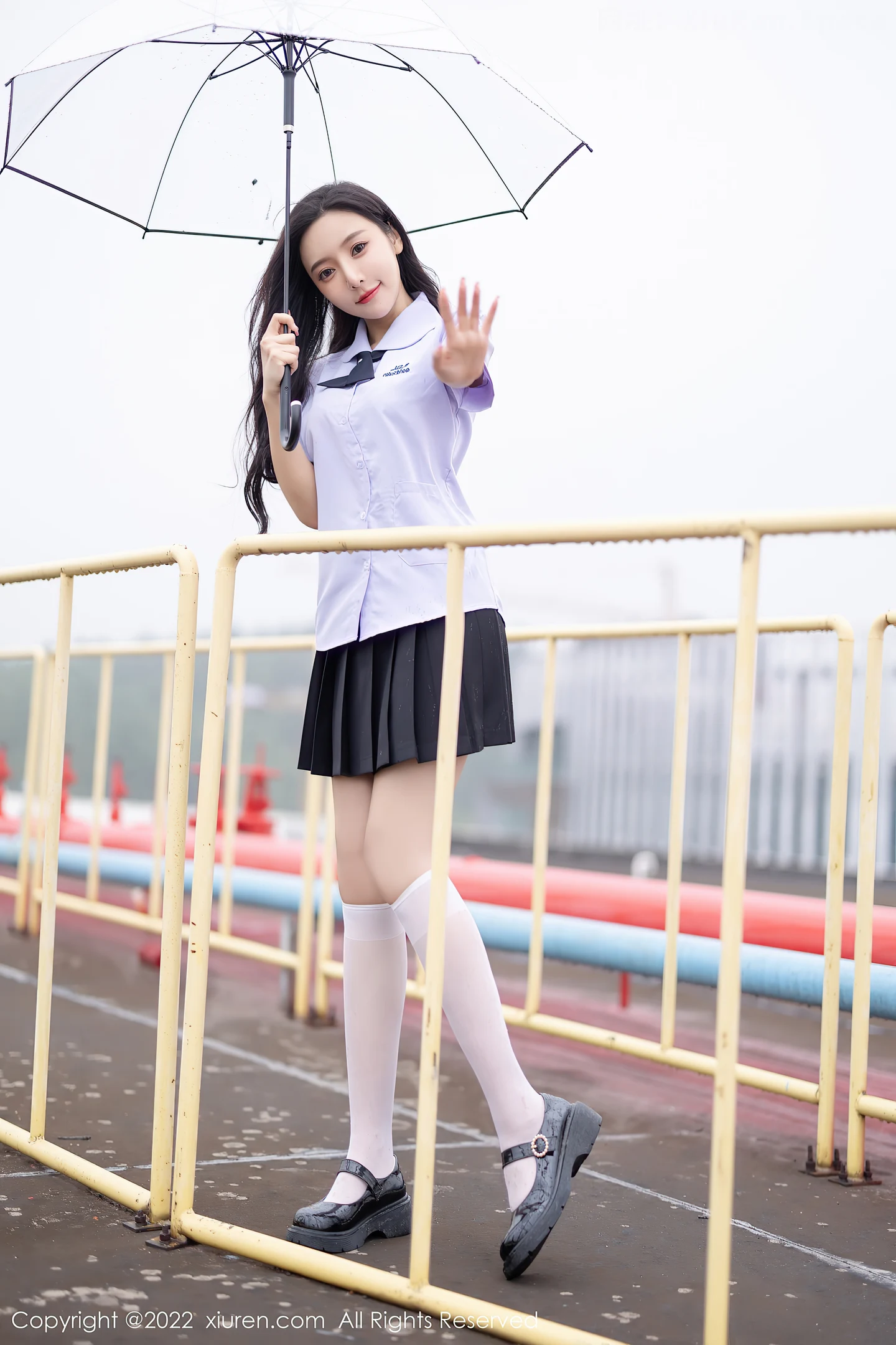 图片[4]-[XiuRen秀人网]VOL.4819 女神王馨瑶yanni户外半脱性感JK制服露蕾丝内衣完美诱惑写真66P-秀人网官方网站